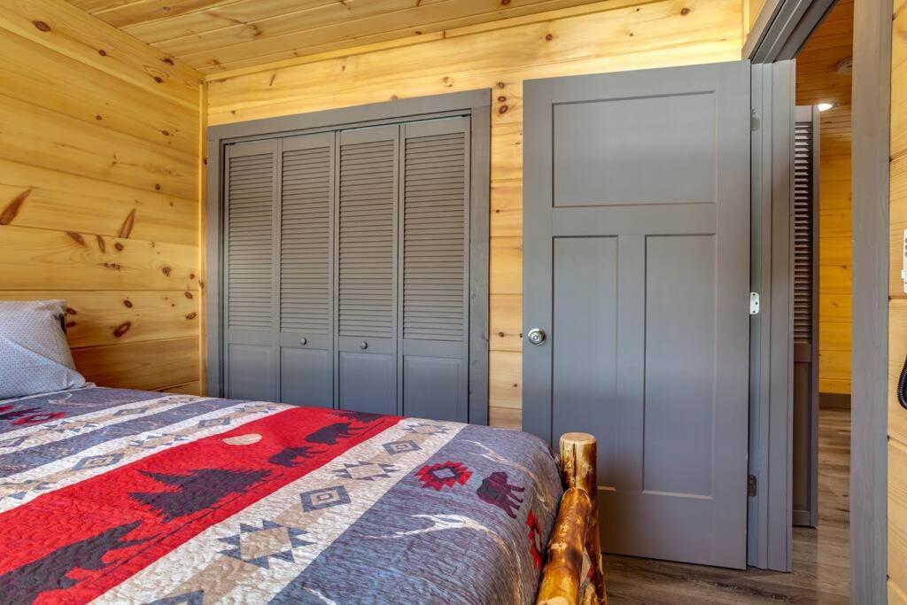Dancing Bear Cabin- Relax & Enjoy! Sevierville Bagian luar foto