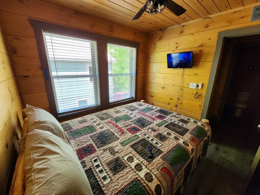 Dancing Bear Cabin- Relax & Enjoy! Sevierville Bagian luar foto