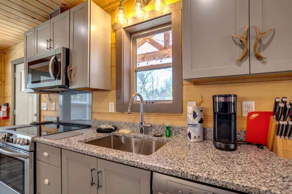 Dancing Bear Cabin- Relax & Enjoy! Sevierville Bagian luar foto